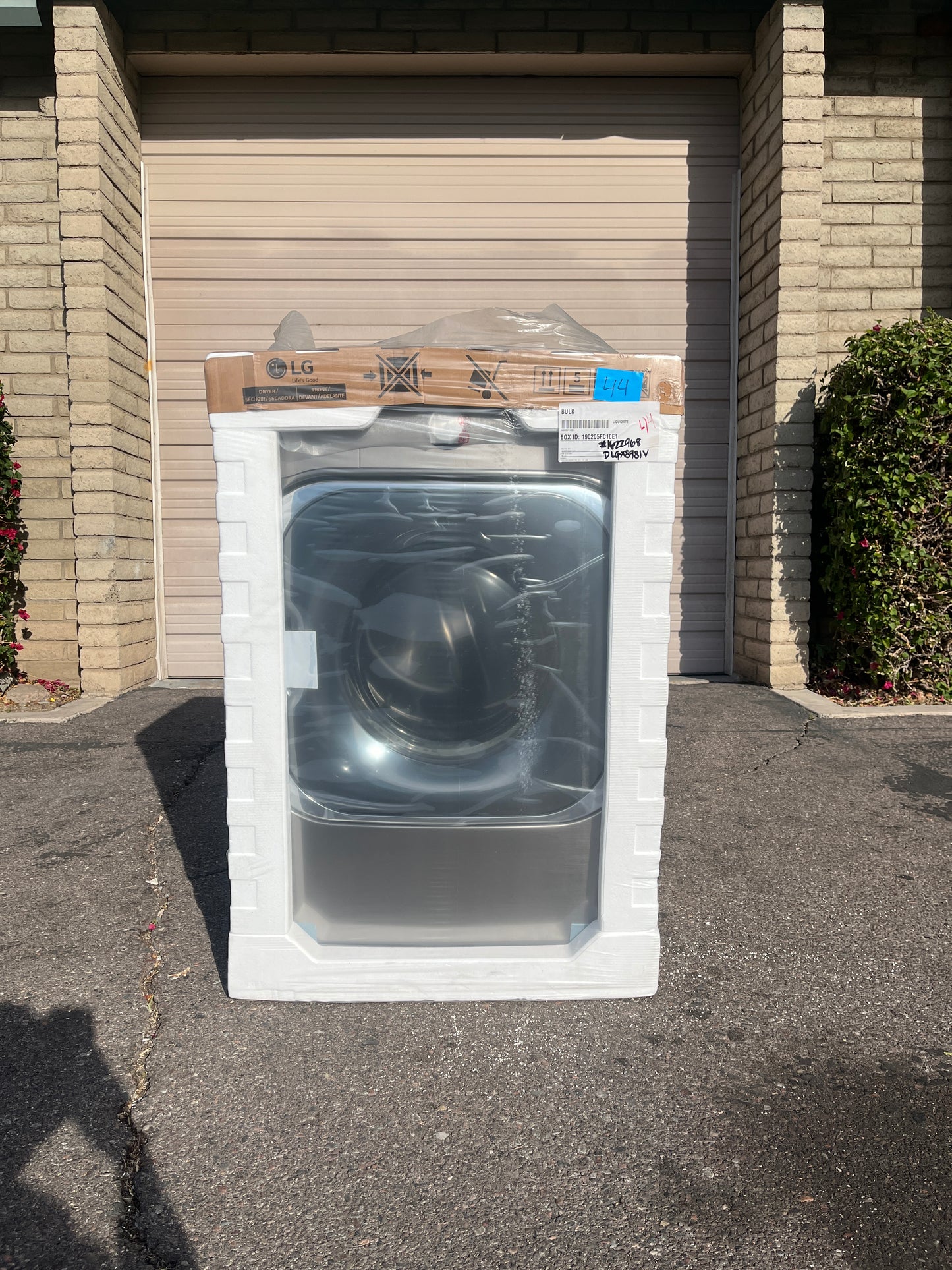 LG 9.0 cu ft Electric Dryer with Steam