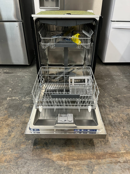 Bosch 300 Series 24” Front Control Smart Built-In Stainless Steel Tub Dishwasher with 3rd Rack , 46dBA
